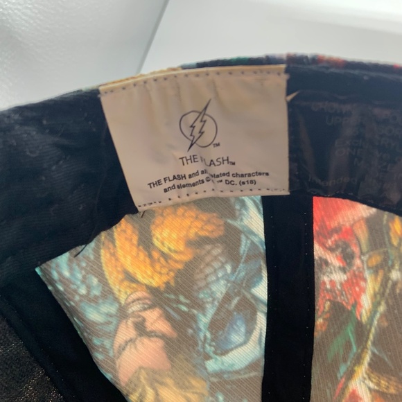 DC Comics Superheros All Over Print Polyester/Acrylic/Wool Snapback Hat - Picture 15 of 16